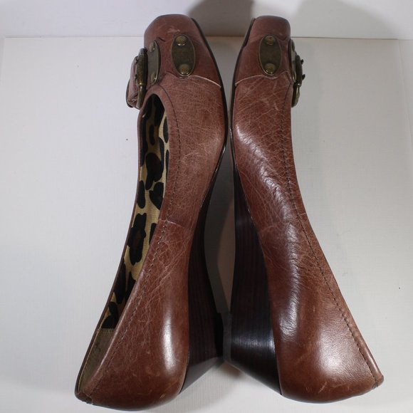 JESSICA SIMPSON Brown Distressed Leather Wedge 7 - Picture 6 of 9